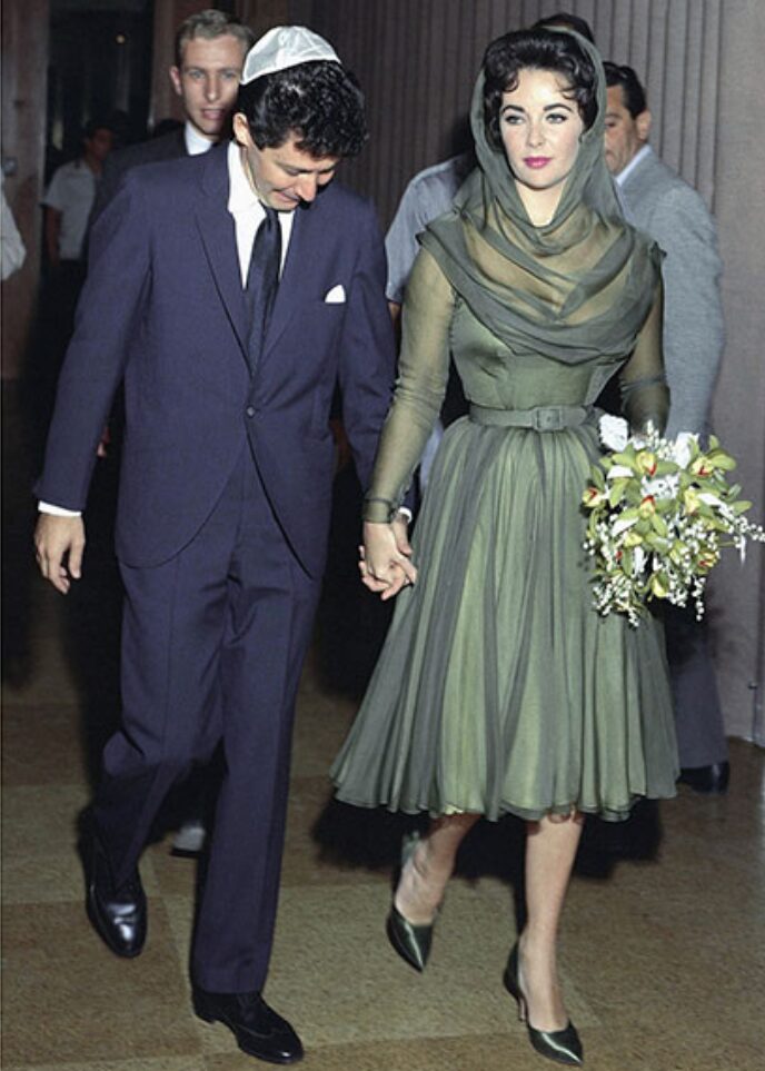 sage and ivory silk chiffon short wedding dresses worn by iconic actreses ElizabethTaylor